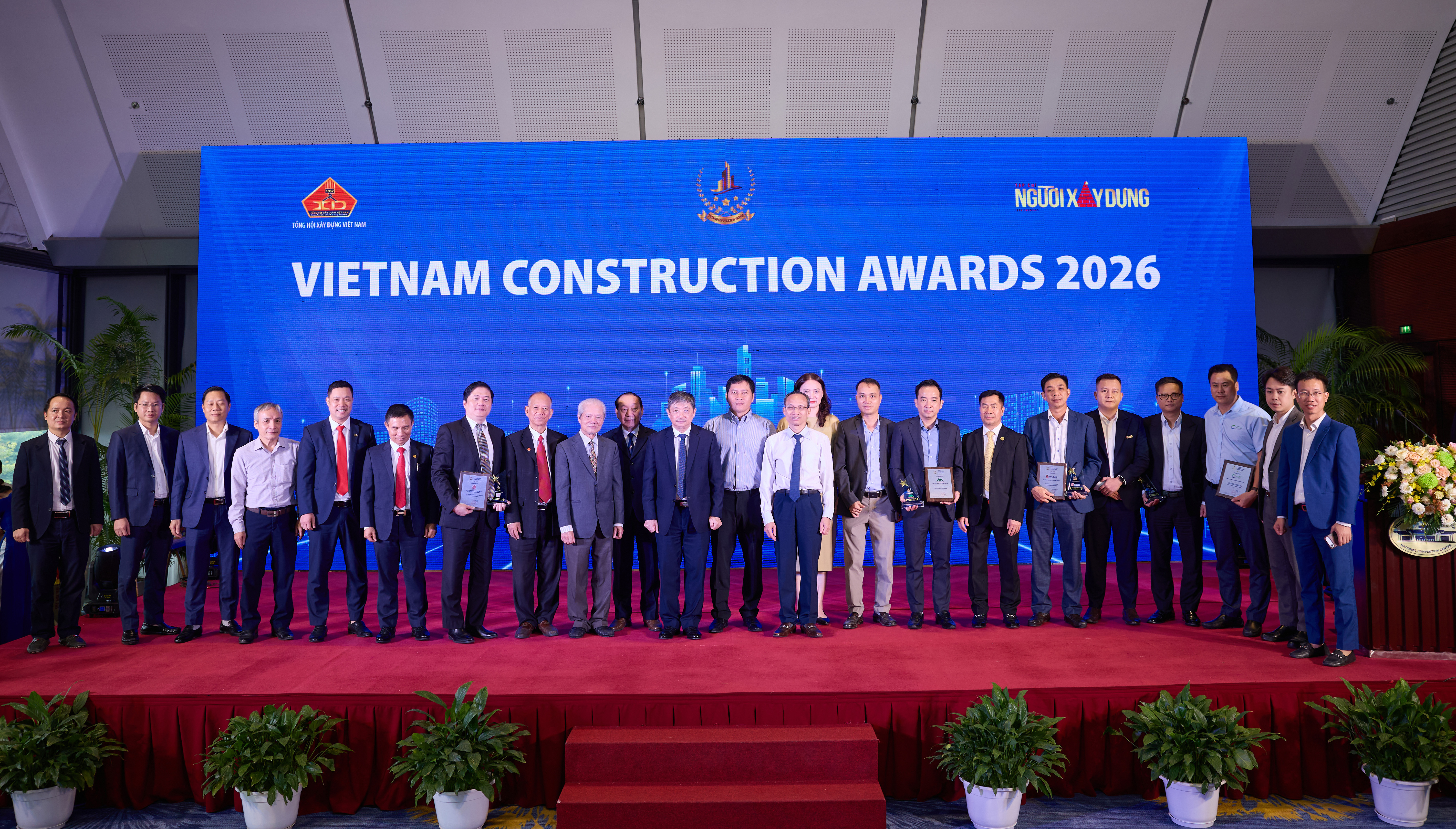 TÂN PHÁT LONG LẬP CÚ ĐÚP GIẢI THƯỞNG DANH GIÁ TẠI VIETNAM CONSTRUCTION AWARDS 2026
